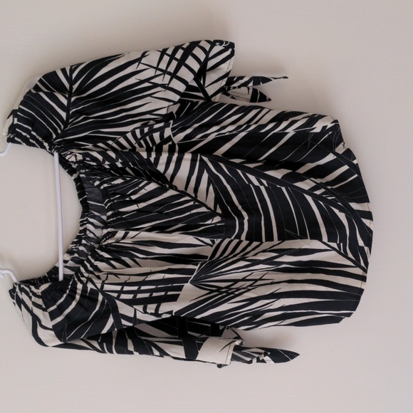 World Market Quarter Sleeve Blouse Women's Black Cream Tropical Print Size S/M - Picture 6 of 8